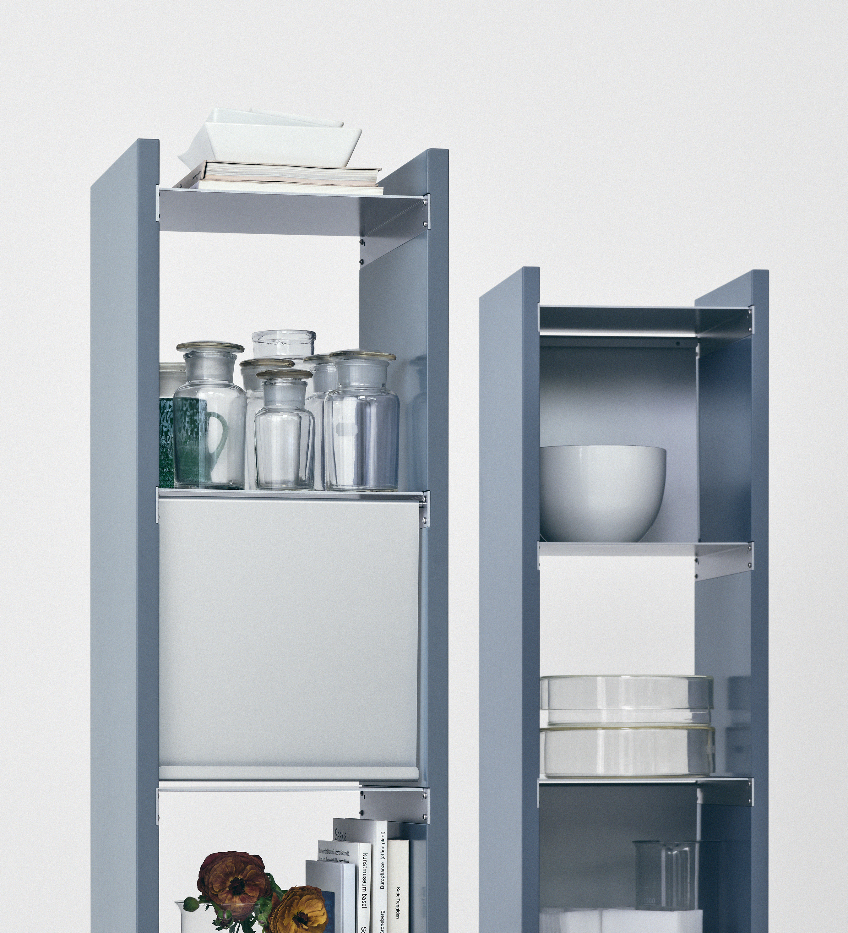 幅35cm × 高さ146.5cmのモジュラーシェルフ・可動棚｜ブルーグレー（薄いブルー）｜スリムな収納棚。飾り棚や本棚、キッチンラックとして