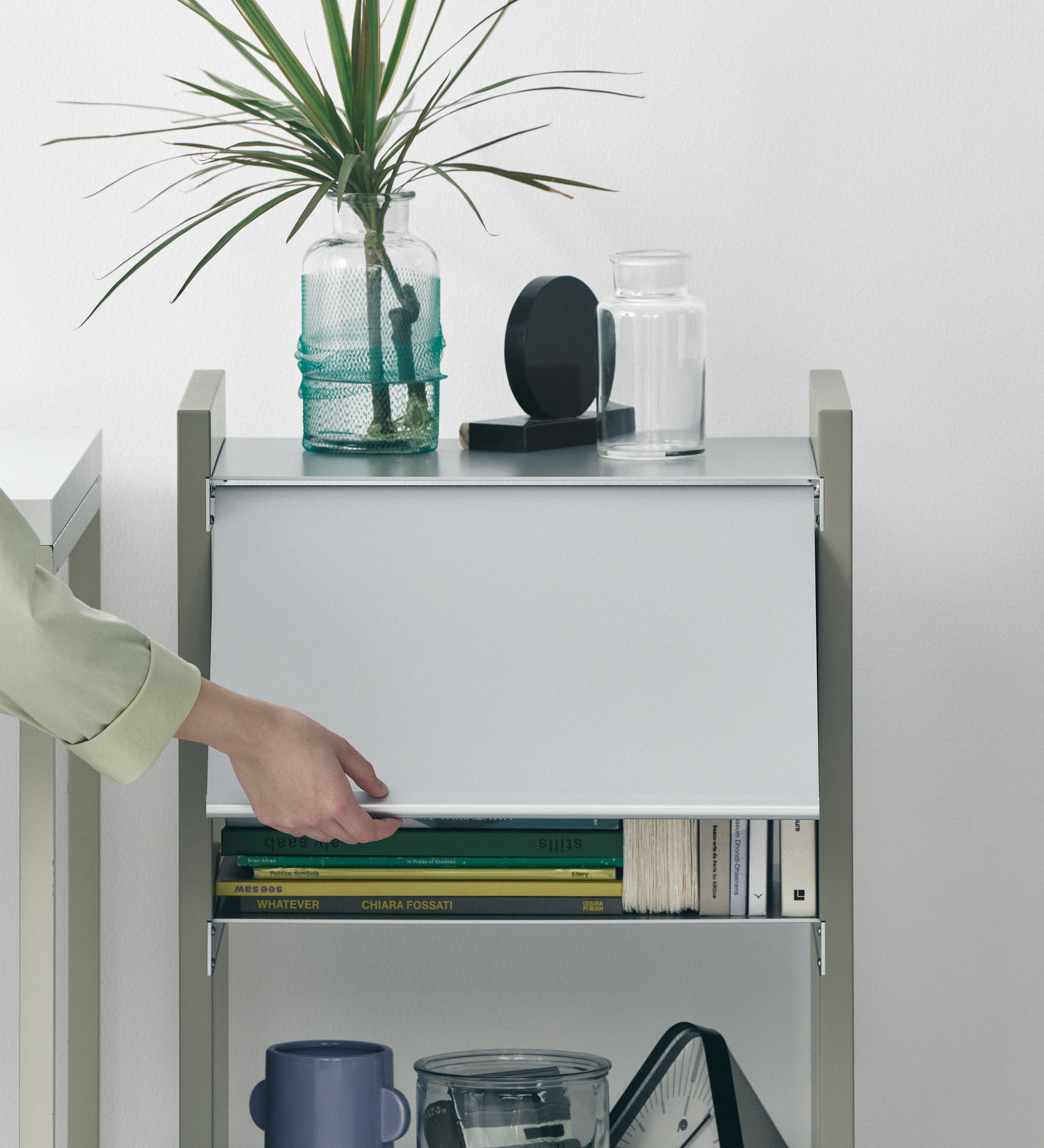 幅45cmモジュール（Shelf 45）用フラップ扉｜着脱式で、棚の両面に使えます