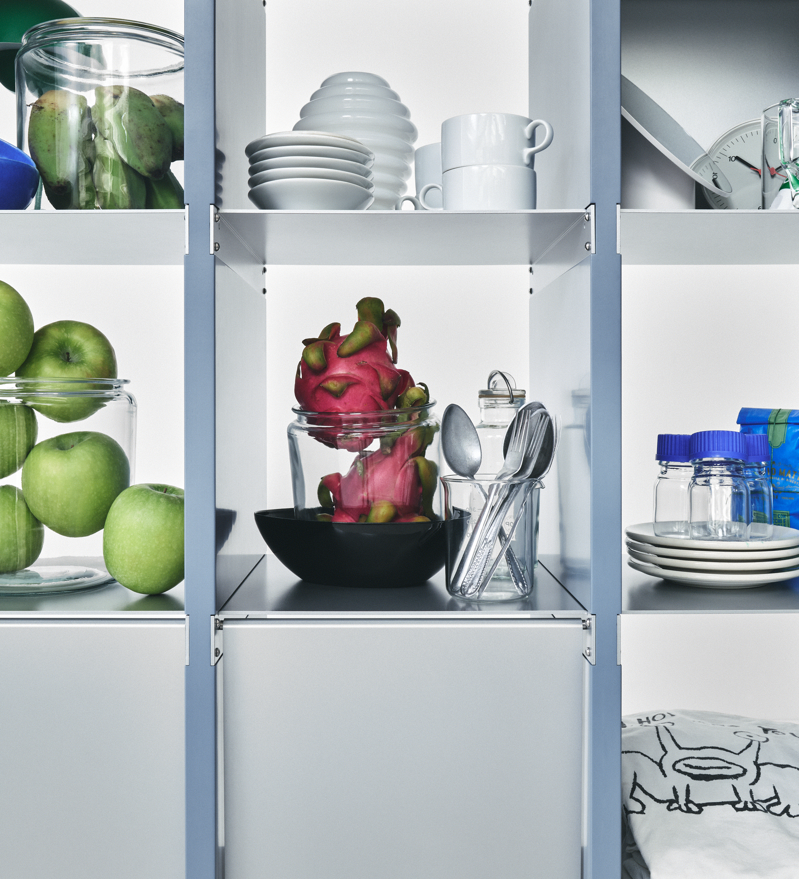 幅100cm × 高さ146.5cmのモジュラーシェルフ・可動棚｜ブルーグレー（薄いブルー）｜モジュラーファーニチャー。シンプルモダンなインテリアやオフィス用什器、仕切り棚に