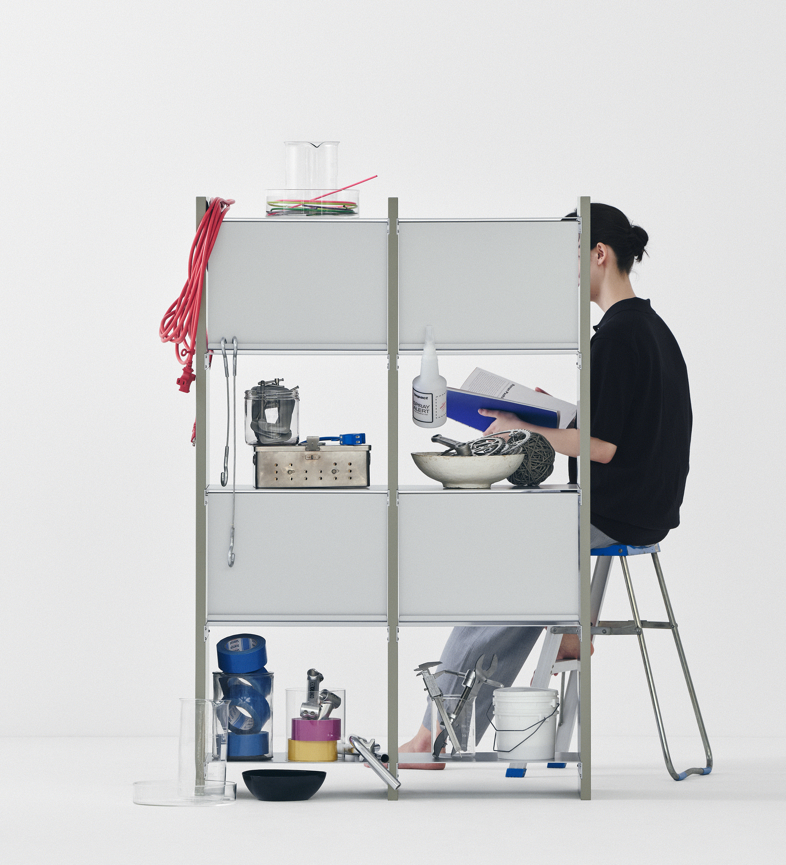 幅67.5cm × 高さ146.5cmのモジュラーシェルフ・可動棚｜モスグレー（落ち着いたグレー）｜飾り棚やキッチンボード、観葉植物のディスプレイに