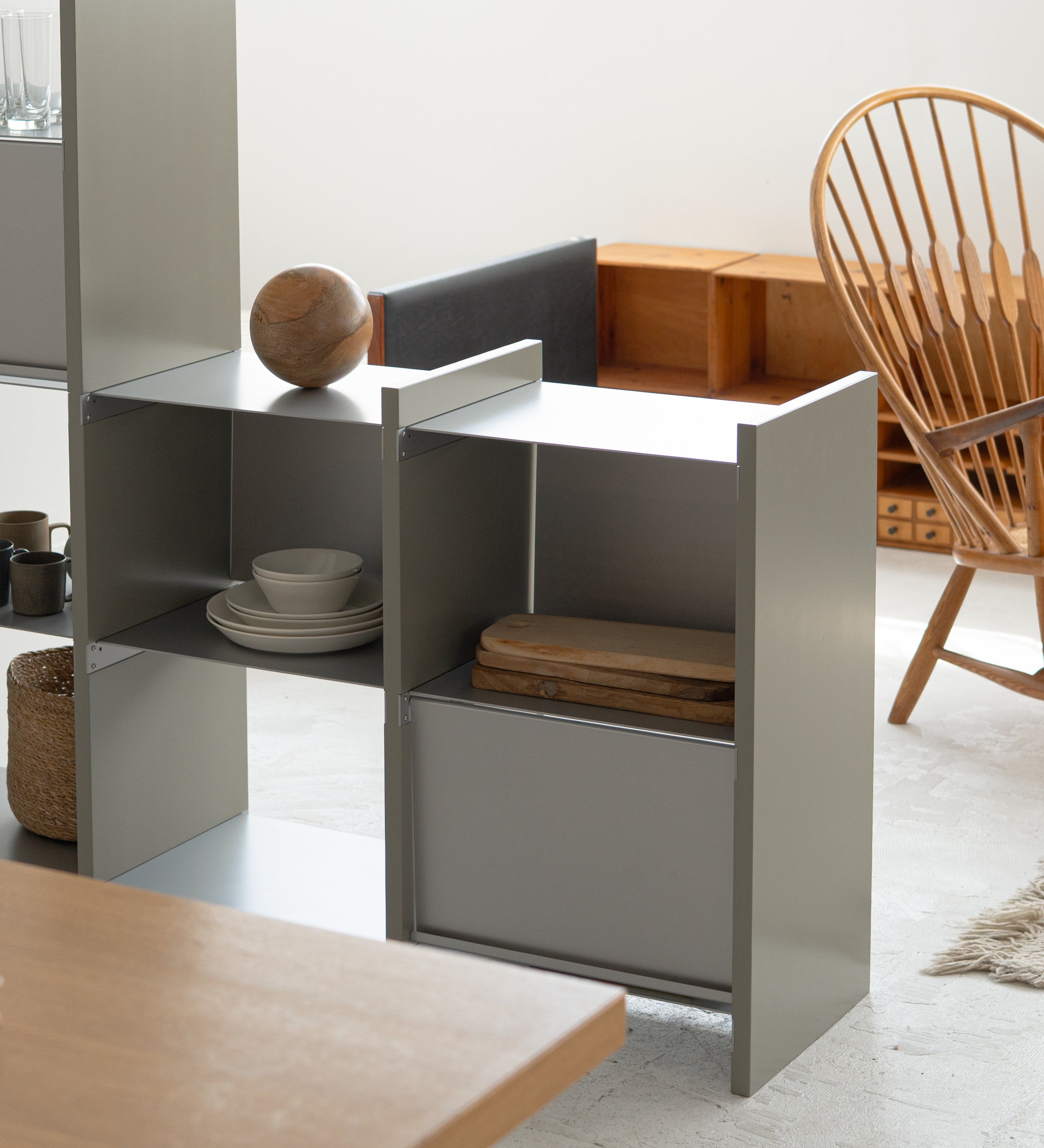 幅100cm   × 高さ146.5cmのモジュラーシェルフ・可動棚｜段違いレイアウトの飾り棚。器や観葉植物のディスプレイに