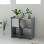 幅82.5cm × 高さ80cmのモジュラーシェルフ・可動棚｜ブルーグレー（薄いブルー）｜幅30cm＋幅45cmの組み合わせ。サイドボードや仕切り棚に