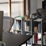 幅132.5cm × 高さ80cmのモジュラーシェルフ・可動棚｜ブルーグレー（薄いブルー）｜仕切り棚やキッチンボード、両面キャビネット、店舗什器に