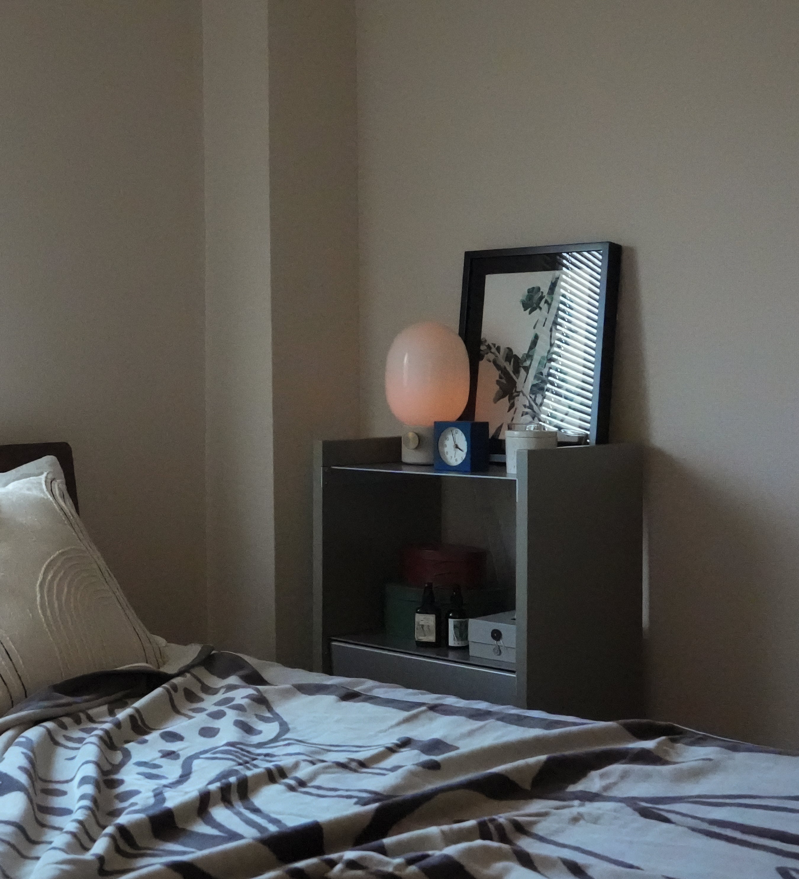 幅50cm  × 高さ80cmのモジュラーシェルフ・可動棚｜モスグレー（落ち着いたグレー）｜キッチンラック、サイドボード、小さな収納に